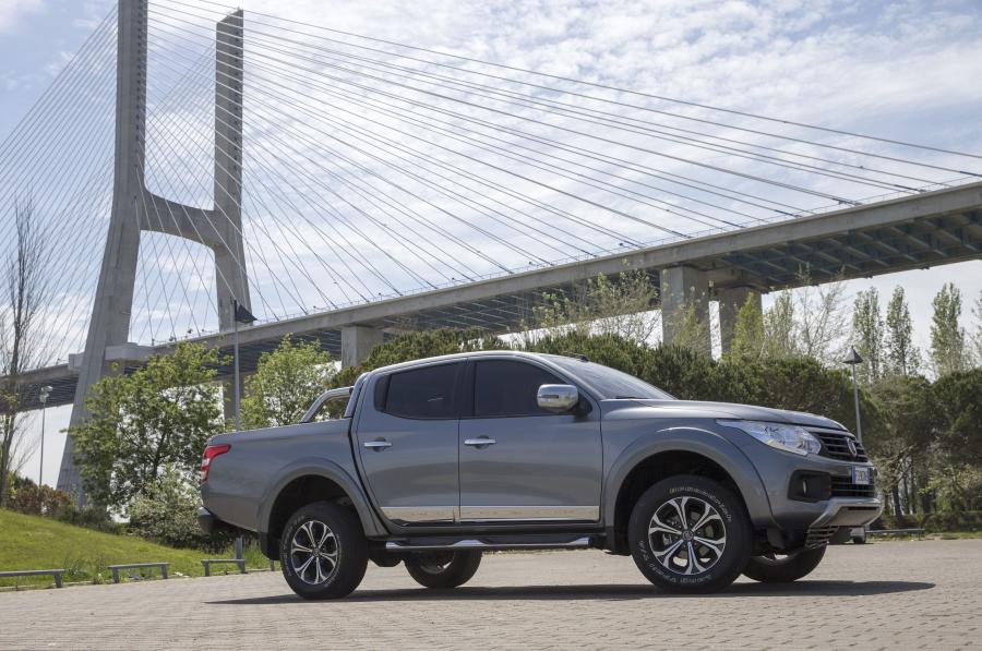  Fiat Fullback Double Cab 2016 года  (фото 4 из 31)